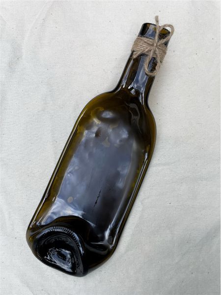 Wine bottle plate