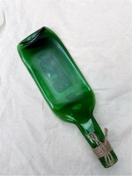 Wine bottle plate