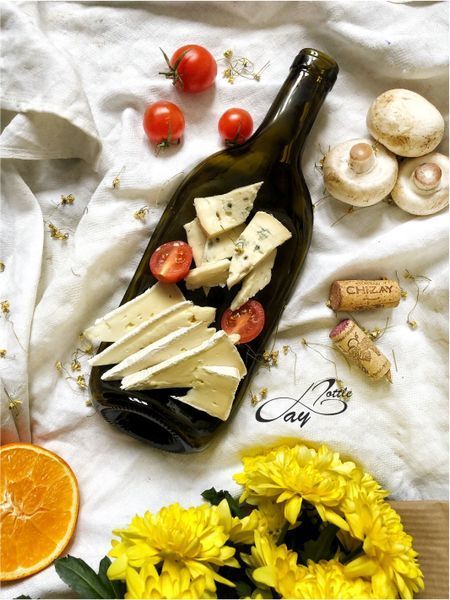 Wine bottle plate