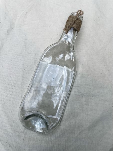 Wine bottle plate