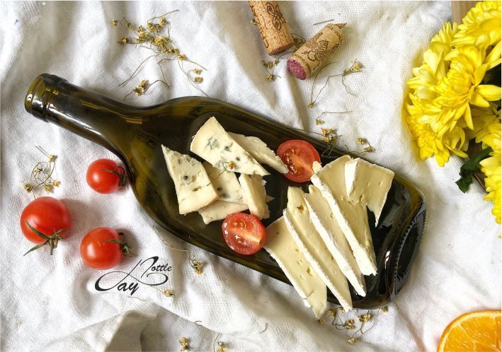 Wine bottle plate