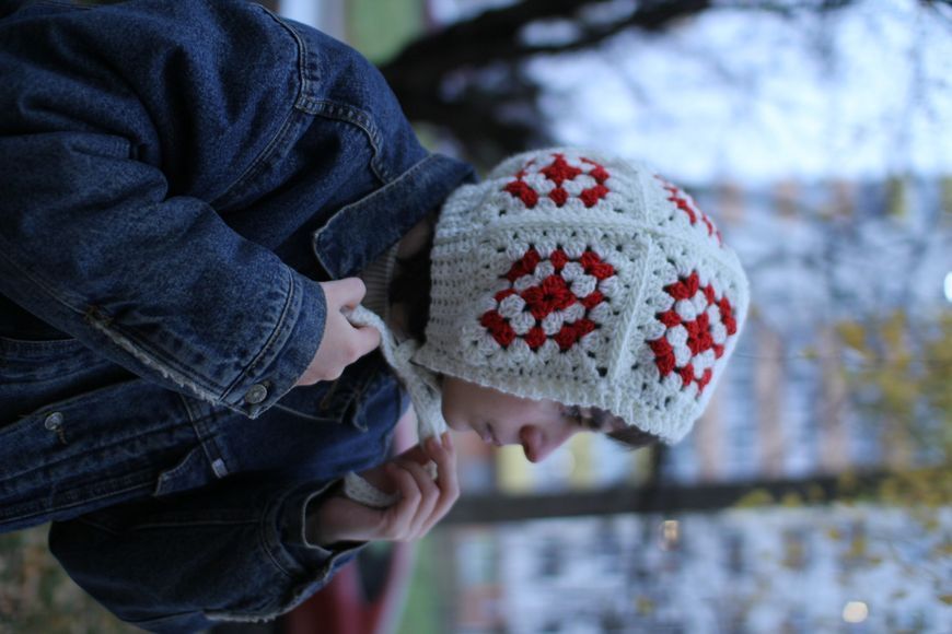 Crocheted beanie hat, white