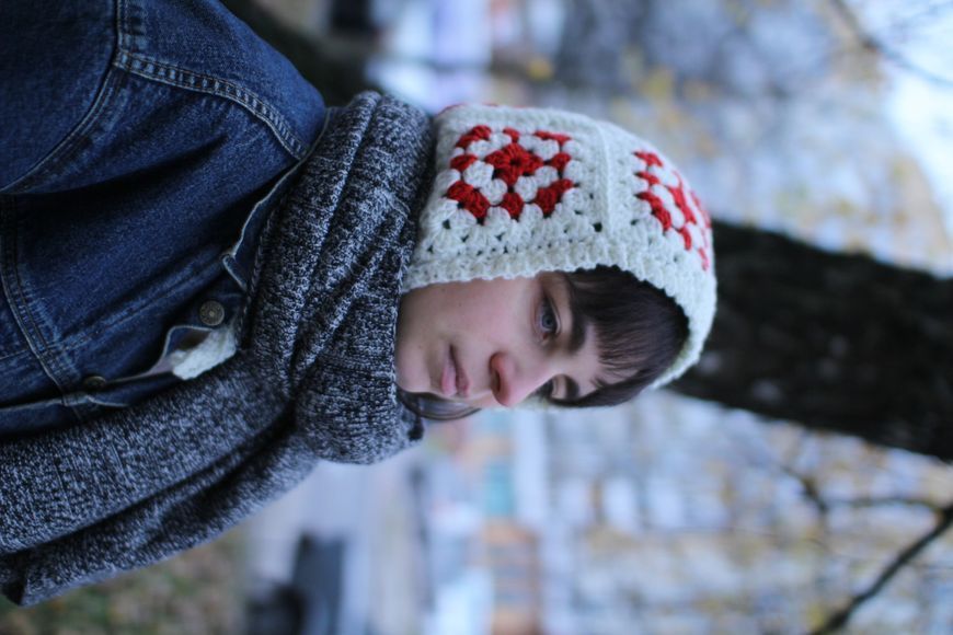 Crocheted beanie hat, white