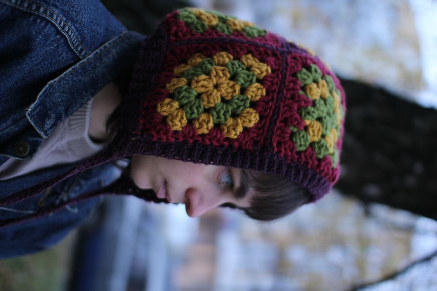 Crocheted beanie hat, burgundy