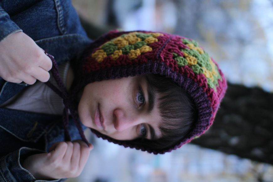 Crocheted beanie hat, burgundy