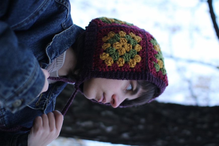 Crocheted beanie hat, burgundy