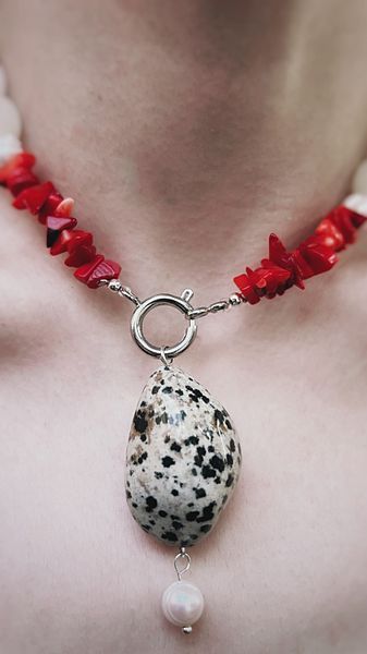 "Egg-Raitse" necklace